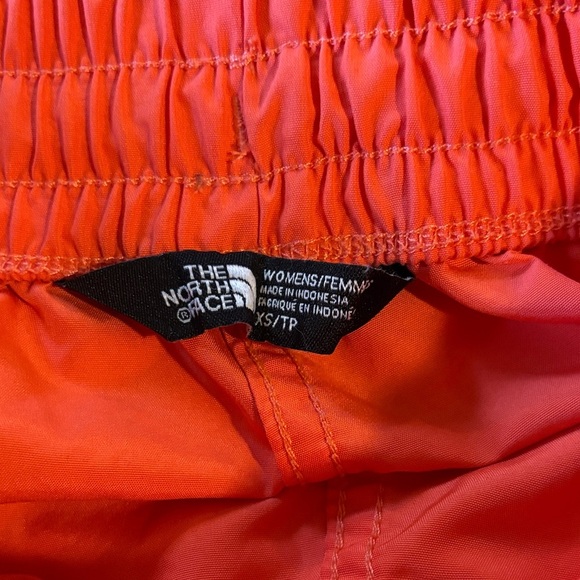 The North Face size XS women’s Bright orange Flashdry Active Shorts - Picture 5 of 5